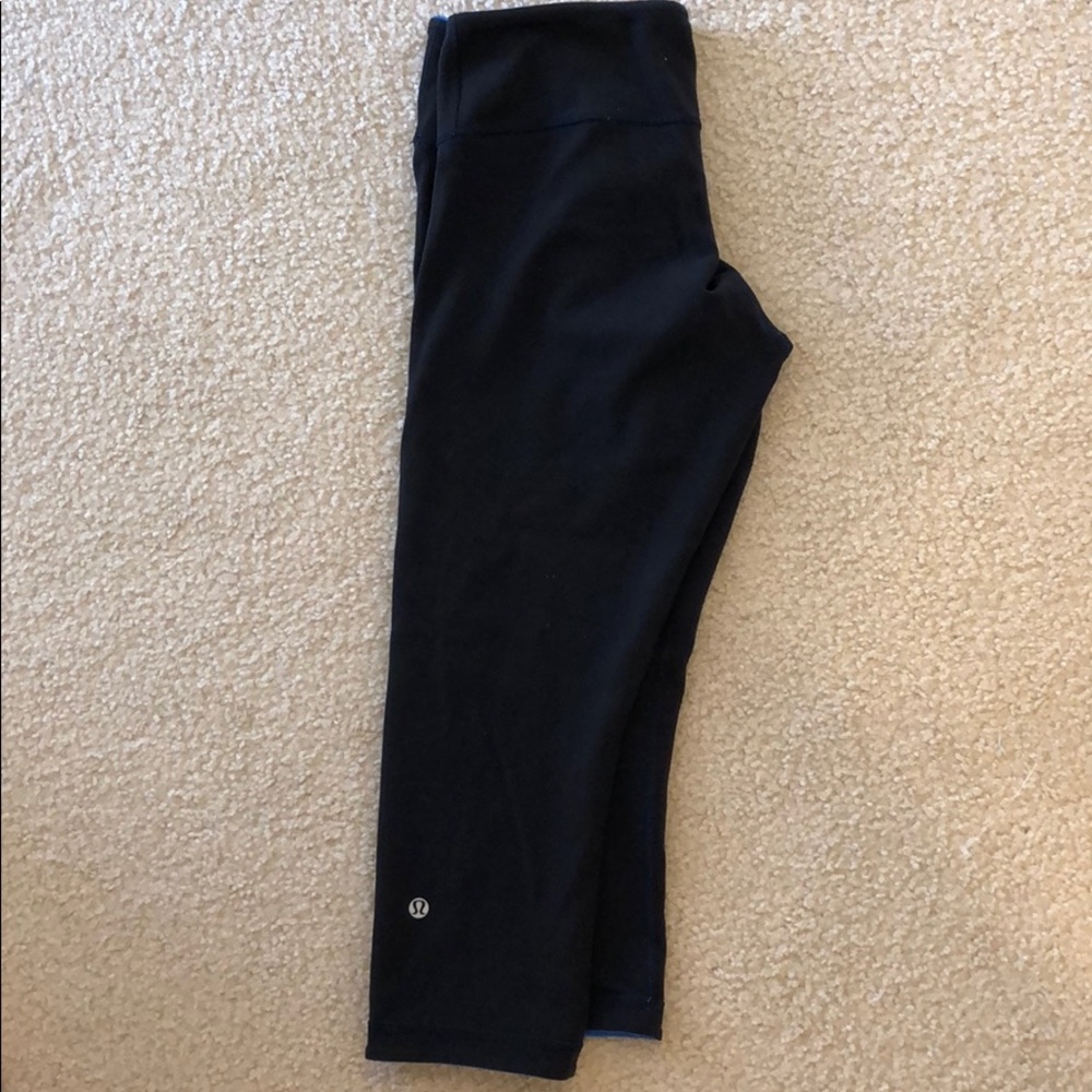 RARE Reversible lululemon black/blue cropped pants